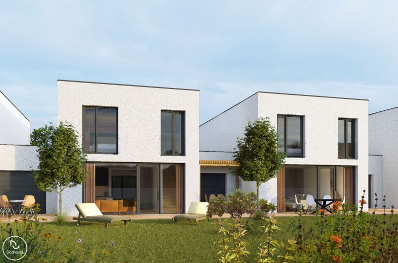 Zweistöckige Häuser mit Terrasse, umgeben von einem Garten in der Čulenova-Straße in Skalica.