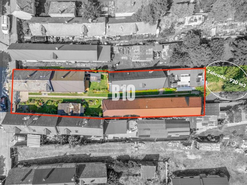 Luftaufnahme von Grundstücken - Wohnen in der Jadranská-Straße in Bratislava IV mit Garten.