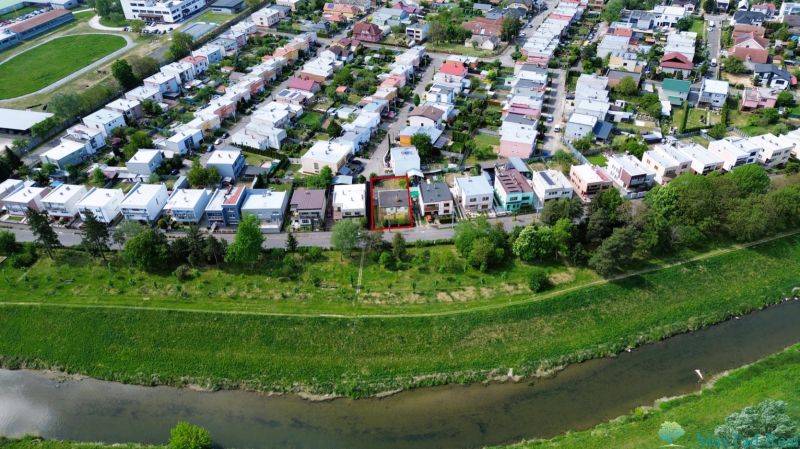 Luftaufnahme eines Einfamilienhauses in der Straße Nabr. J. M. Hurbana in Michalovce.