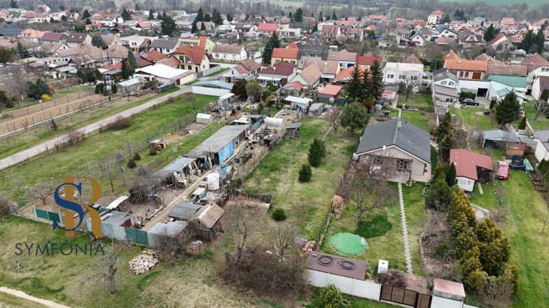 Luftaufnahme der Gärten in Budmerice in der Kaštielska-Straße.