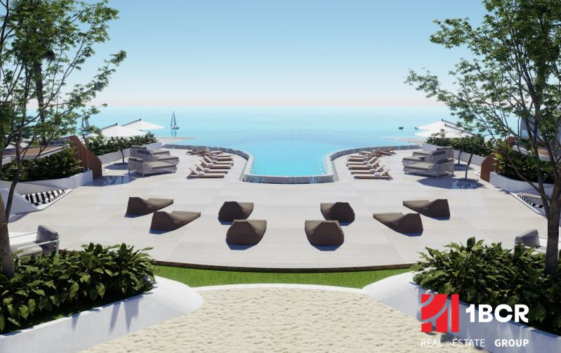 Terrasse mit Blick auf den Pool und das Meer, Wohnungsbau in Phuket.