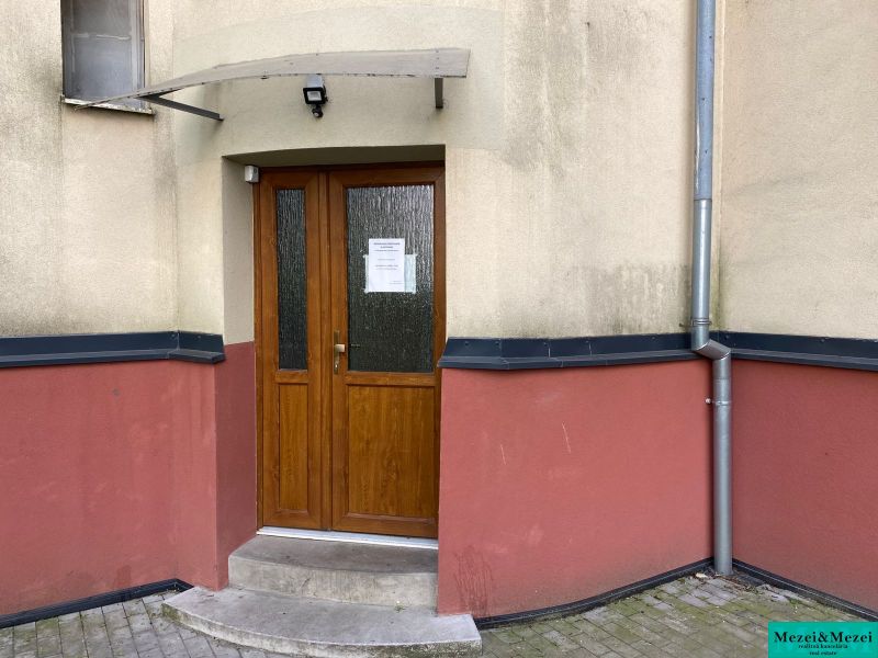 Eingangstür zum Wohnhaus in der Legionárska-Straße in Bratislava.