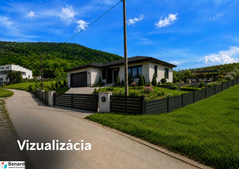 Ein Einfamilienhaus mit einem gepflegten Grundstück zum Wohnen in Fintice, umgeben von Grün und Bergen.