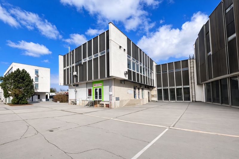 Gastronomische Räume mit strenger Architektur in der Stadt Žiar nad Hronom, Bezirk Žiar nad Hronom.