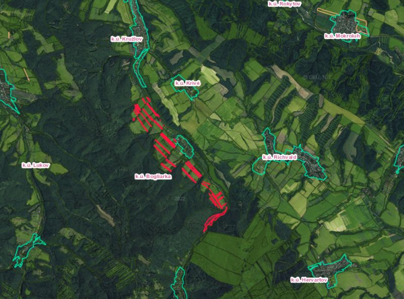 Luftaufnahme von landwirtschaftlichen und forstwirtschaftlichen Flächen rund um Bogliarka.