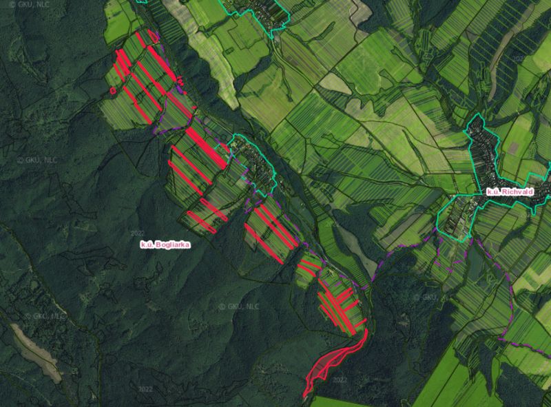 Landwirtschaftliche und forstwirtschaftliche Flächen in der Region Bogliarka und ihrer Umgebung auf der Satellitenkarte.