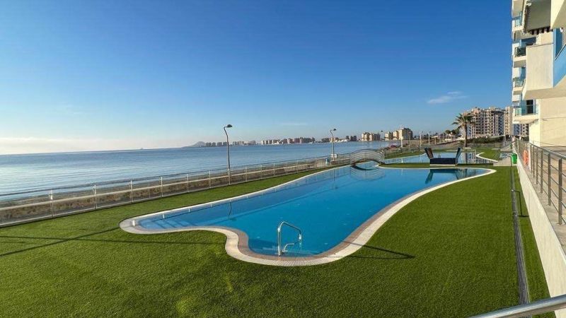 Ferienwohnung in La Manga del Mar Menor, Spanien, mit Pool am Meer.
