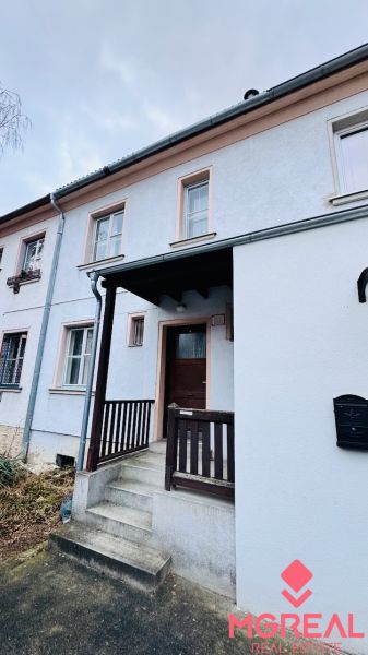 Eingang in die 3-Zimmer-Wohnung in der Rudolfa Jašíka Straße in Partizánske.