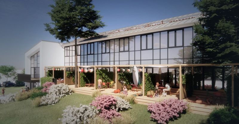 Außenbereich einer Ferienwohnung in Zemplínska Šírava mit Terrasse und buntem Garten.