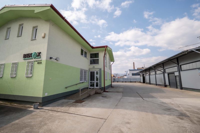 Gebäude von besonderen Immobilien in Stavebná, Majer, Bezirk Banská Bystrica, Region Banskobystrický.