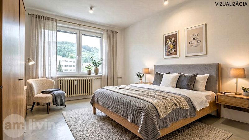 Helles Schlafzimmer mit Einrichtung in einer 2-Zimmer-Wohnung, Bett, Sessel, Pflanzen.