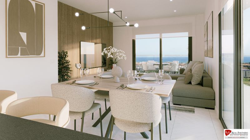 Essbereich des Ferienapartments mit Meerblick und elegantem Gedeck.