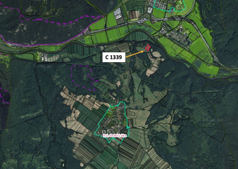 Die Karte zeigt Erholungsgrundstücke in der Nähe von Ostrá Lúka, hervorgehoben ist die Parzellennummer C 1339.