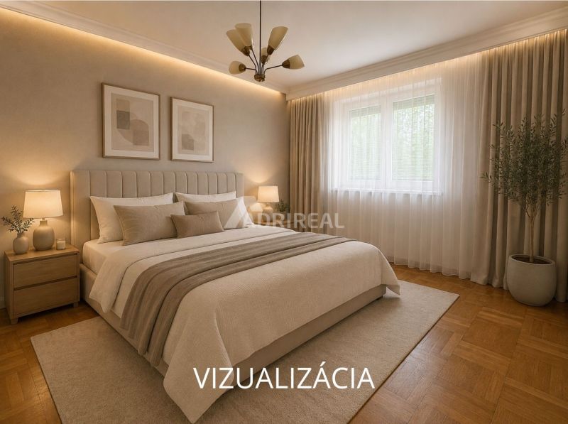 Schlafzimmer in einer 2-Zimmer-Wohnung mit Vorhängen, Teppich und Boden in Holzoptik.