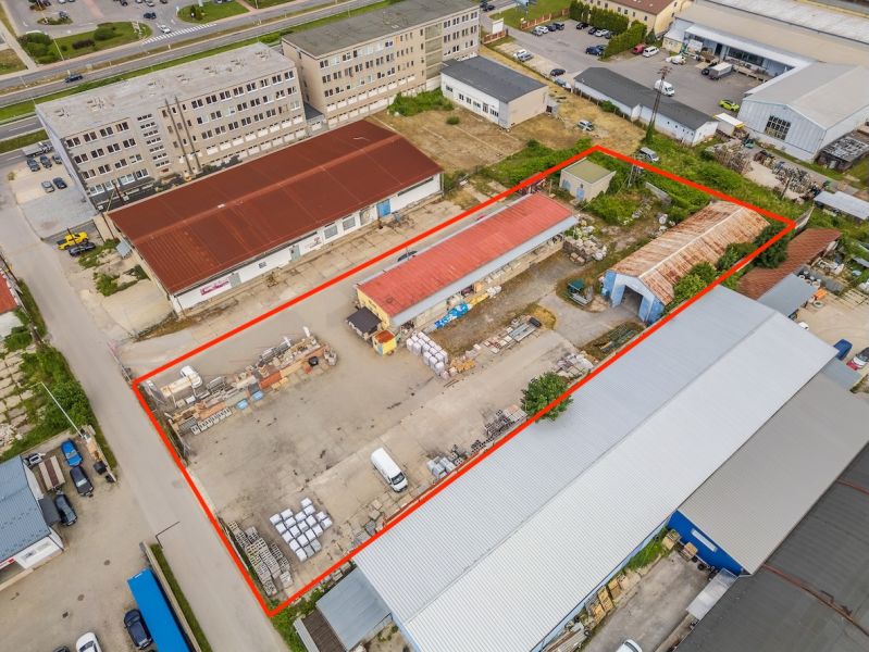 Industriegebiet an der Zvolenská-Straße in Banská Bystrica, begrenzt durch eine rote Linie.