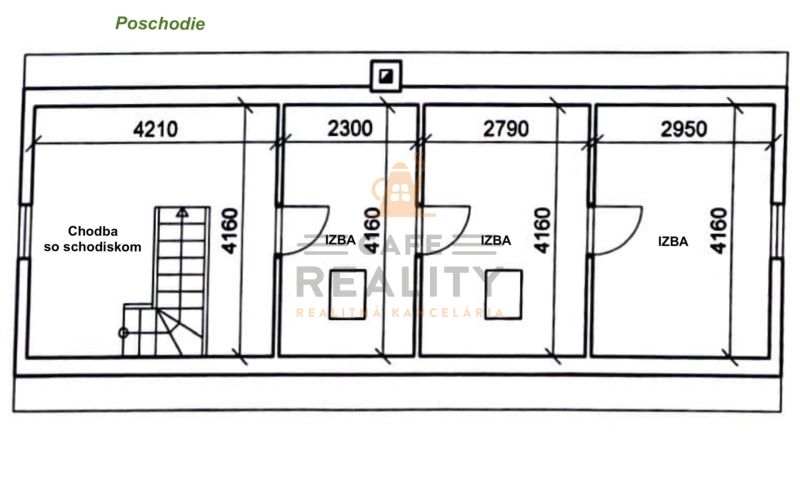 Grundriss eines Stockwerks eines Einfamilienhauses mit Flur, Treppe und drei Zimmern.