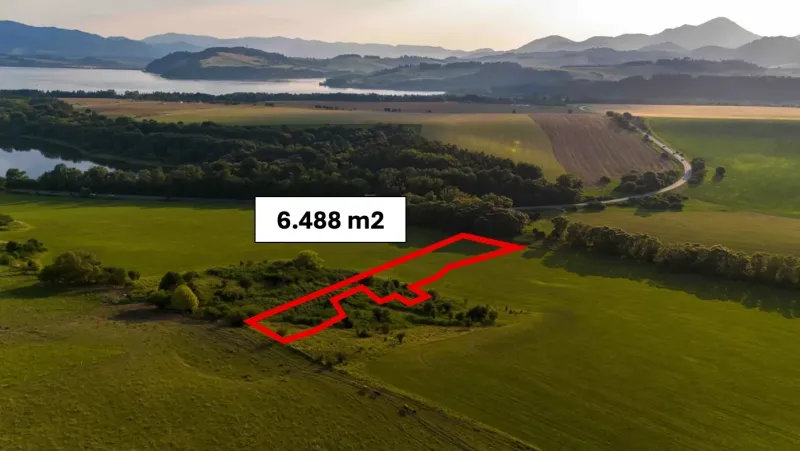 Panorama von besonderen Immobilien in Liptovský Trnovec mit einer Fläche von 6.488 m².