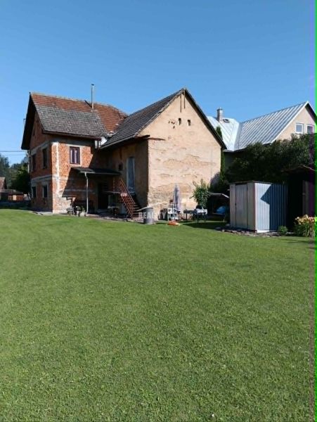 Einfamilienhaus mit gepflegtem Garten in Ovčiarsko, Grundstücke - Wohnen.