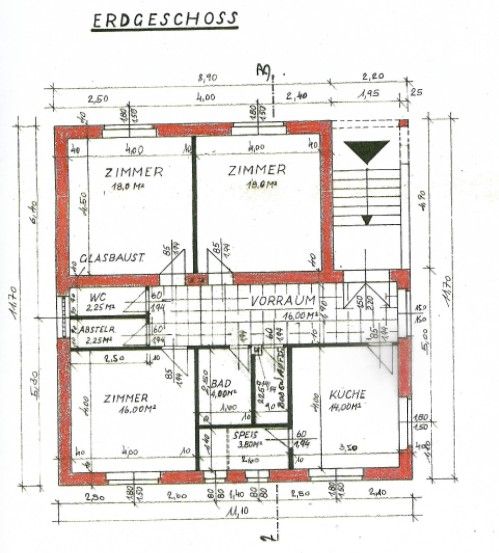 Grundriss eines Einfamilienhauses mit der Anordnung von Zimmern, Badezimmer, Küche und Flur.