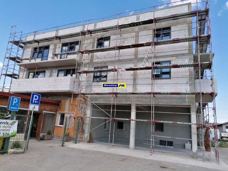 Ein im Bau befindliches Gebäude in der Tomčany-Straße in Martin, geeignet für eine 3-Zimmer-Wohnung.