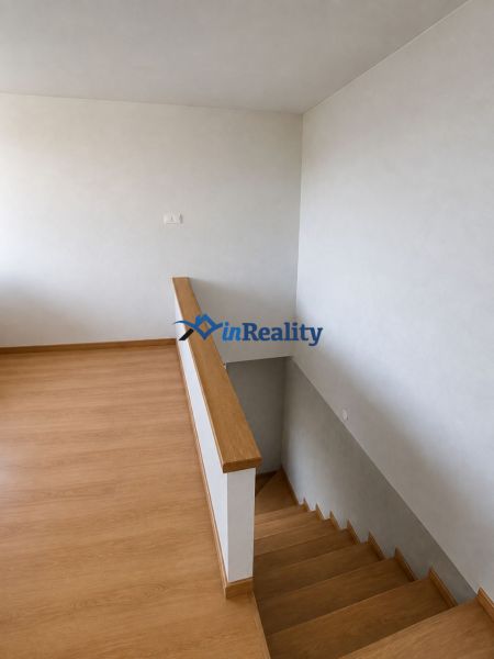 Holzboden und Treppen im Einfamilienhaus.