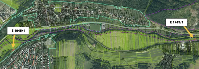 Luftkarte der landwirtschaftlichen und forstwirtschaftlichen Grundstücke in der Gemeinde Valaská mit markierten Parzellen.