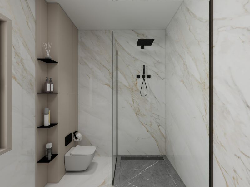Badezimmer in einem Einfamilienhaus mit eleganten Fliesen und einer Duschkabine.