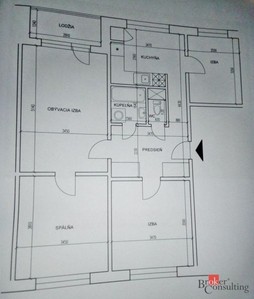 Grundriss einer 4-Zimmer-Wohnung mit Küche, Badezimmer, WC und Loggia.