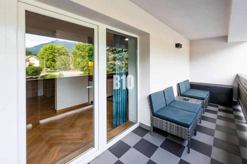 Ferienwohnung in Terchová mit Balkon, wo es bequeme Rattansofas und eine Aussicht gibt.