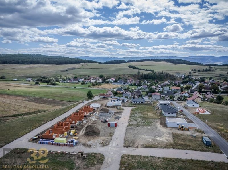 Grundriss eines Einfamilienhauses mit Räumen in Poprad, einschließlich Küche und Wohnzimmer.