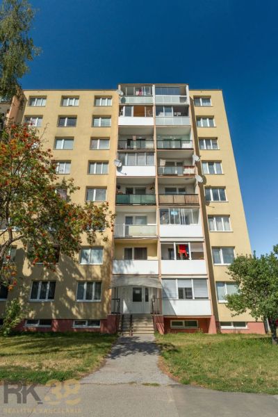 Wohnhaus in der Ludvíka Svobodu Straße in Poprad mit verfügbarer 3-Zimmer-Wohnung.