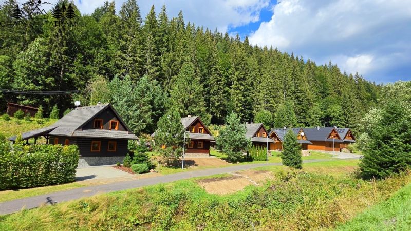 Hütte in Jarabá, umgeben von Wäldern und Natur, ideal zum Entspannen.