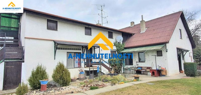 Einfamilienhaus in Veľký Meder mit Terrasse und Garten, geeignet zum Wohnen.
