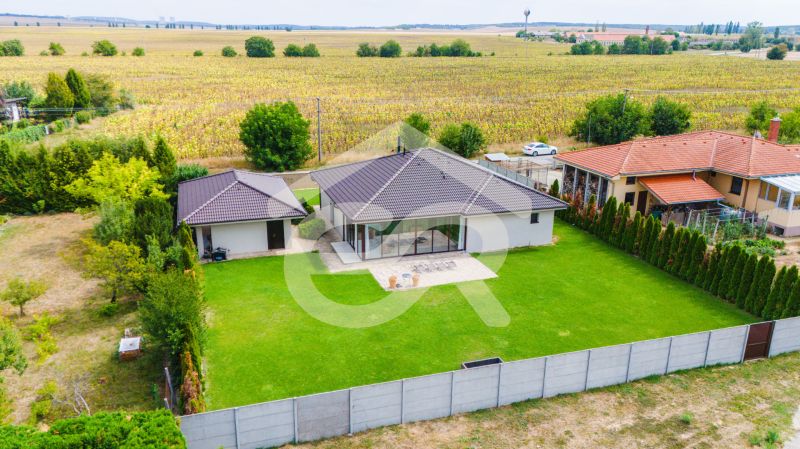 Einfamilienhaus in der Družstevná-Straße in Vráble mit geräumigem Garten und Terrasse.