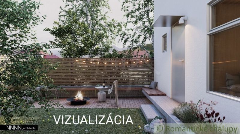 Ein Einfamilienhaus in Banská Bystrica, ein Garten mit Feuerstelle, ein Holzzaun, eine gemütliche Atmosphäre.