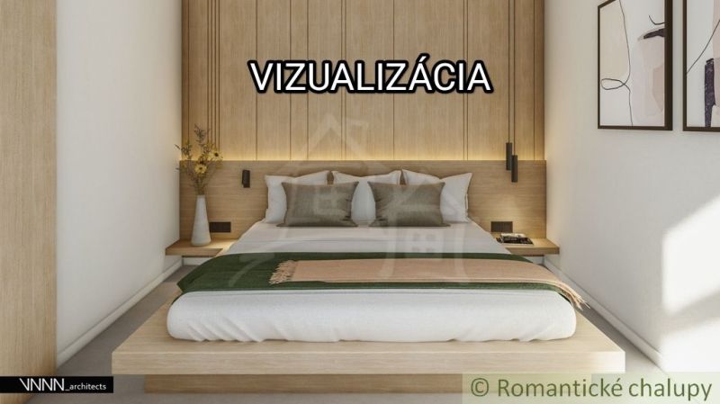 Ein Schlafzimmer in einem Einfamilienhaus mit Holzelementen und einfacher Einrichtung.