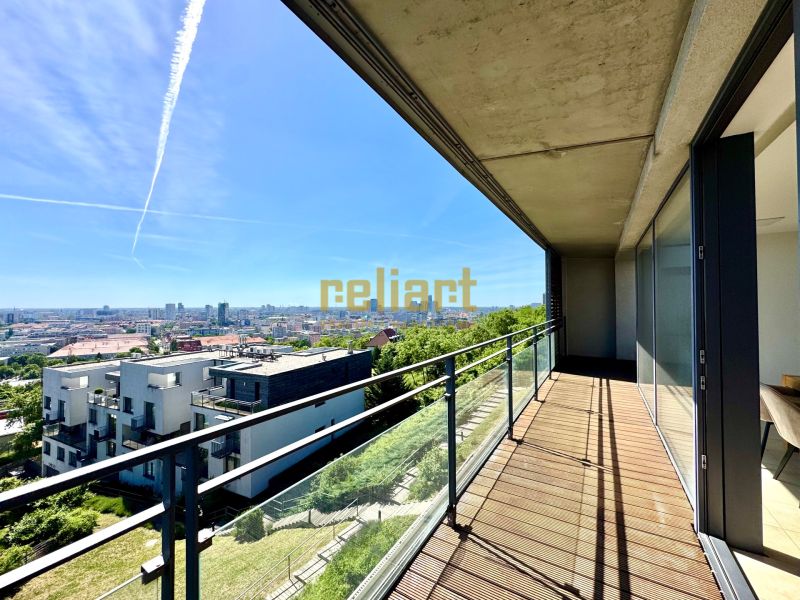 Von der Terrasse der 4-Zimmer-Wohnung am Zlatá noha in Bratislava - Nové Mesto hat man einen wunderschönen Ausblick.