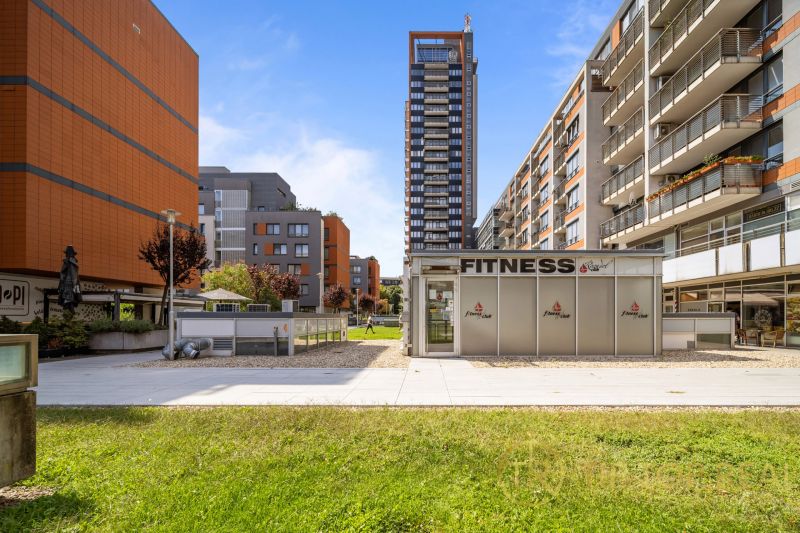 Bratislava - Nivy, Trenčianska, Hochhäuser, Geschäftsräume, Fitnesscenter.