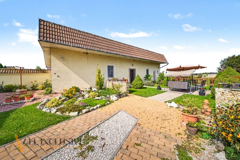 Einfamilienhaus in Vojtechovce, Nový Život mit gepflegtem Garten und Terrasse zur Erholung.