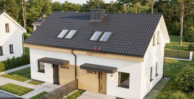 Ein Einfamilienhaus in Sasinkovo in der Sasinkovo-Straße mit einem dunklen Dach und Holzelementen.