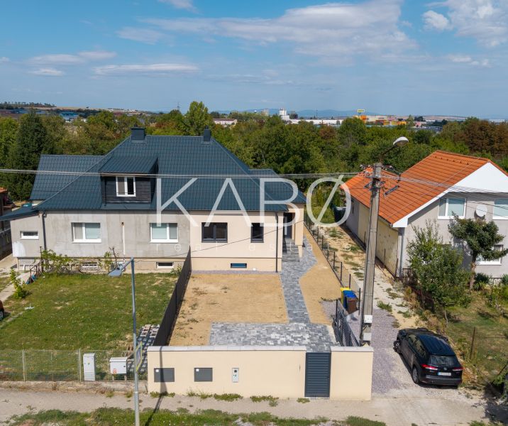 Einfamilienhaus in der Trnavská-Straße in Nitra, mit Zufahrtsstraße und Garten.