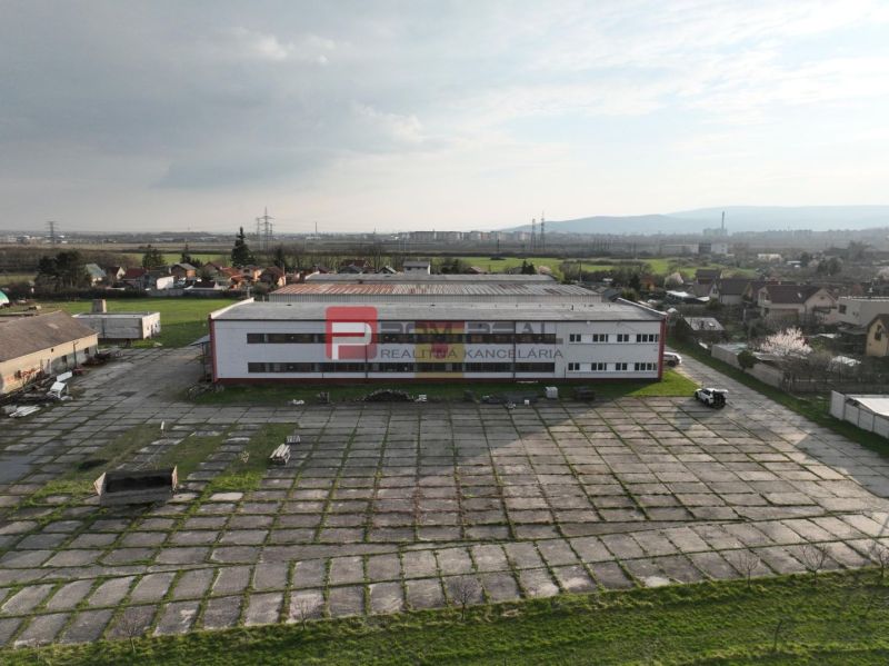 Produktionsräume in der Pezinska-Straße in Vinosady, große befestigte Fläche.