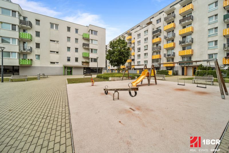 Spielplatz in der Nähe der Wohnungen in der Straße Pri Hrubej lúke, Bratislava - Dúbravka.