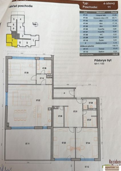 Grundriss einer 4-Zimmer-Wohnung mit Terrasse und Balkon, verschiedene Räume.