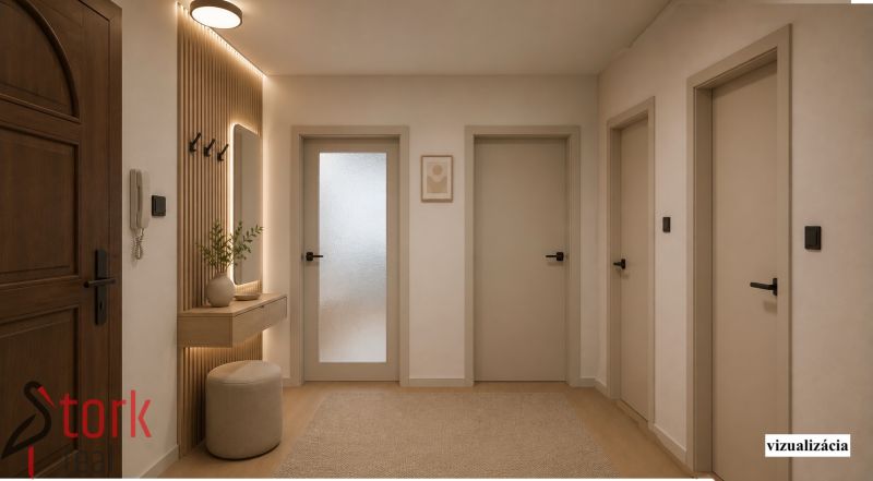 Der Flur in der 2-Zimmer-Wohnung mit einem Boden in Holzoptik und gemütlicher Beleuchtung.