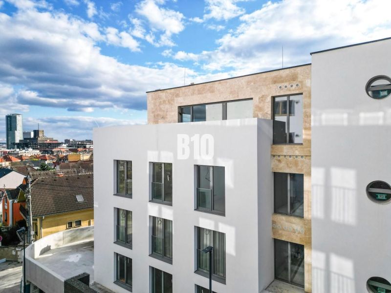 Fassade des Gebäudes in Bratislava III in der Matúškova-Straße, Blick auf die Stadt.