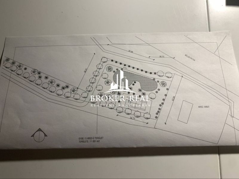 Plan zur Anordnung von Grünflächen im Bereich der Lager und Hallen in der Region Méra.