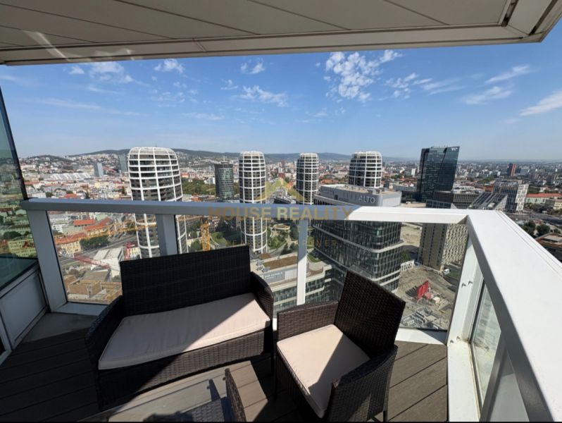 Blick aus einer 3-Zimmer-Wohnung auf die Skyline von Bratislava, Altstadt, Landererova.
