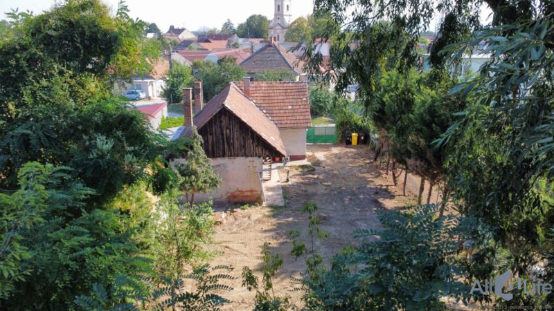 Ein Einfamilienhaus am St.-Florians-Platz in Krakovany mit umliegendem Grün.