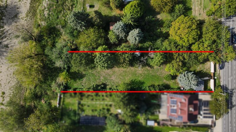 Luftaufnahme von Grünflächen in Bratislava - Devín an der Devínska cesta, Erholungsgrundstücke.